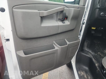 2025 GMC Savana 2500 Cargo Van 1WT 135.0" WB - miniatura 9
