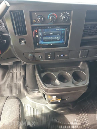 2025 GMC Savana 2500 Cargo Van 1WT 135.0" WB - miniatura 11