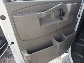2025 GMC Savana 2500 Cargo Van 1WT 135.0" WB - miniatura 9