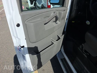 2025 GMC Savana 2500 Cargo Van 1WT 135.0" WB - miniatura 9