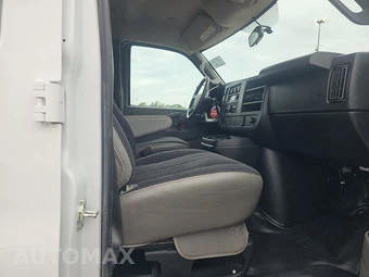 2025 GMC Savana 2500 Cargo Van 1WT 135.0" WB - miniatura 8