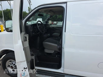 2025 GMC Savana 2500 Cargo Van 1WT 135.0" WB - miniatura 7