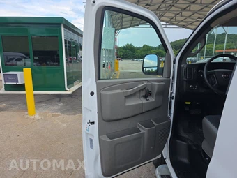 2025 GMC Savana 2500 Cargo Van 1WT 135.0" WB - miniatura 9