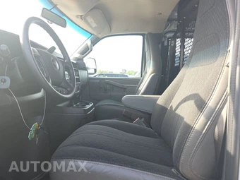 2025 GMC Savana 2500 Cargo Van 1WT 135.0" WB - miniatura 7