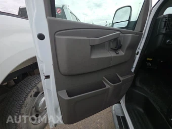 2025 GMC Savana 2500 Cargo Van 1WT 135.0" WB - miniatura 9