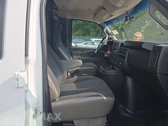 2025 GMC Savana 2500 Cargo Van 1WT 135.0" WB - miniatura 8