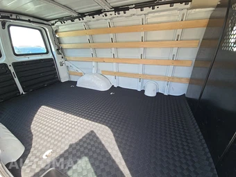 2025 GMC Savana 2500 Cargo Van 1WT 135.0" WB - miniatura 13