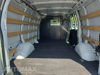 2025 GMC Savana 2500 Cargo Van 1WT 135.0" WB - miniatura 16