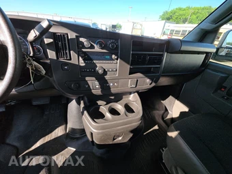 2025 GMC Savana 2500 Cargo Van 1WT 135.0" WB - miniatura 11