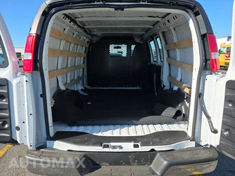 2025 GMC Savana 2500 Cargo Van 1WT 135.0" WB - miniatura 15