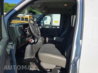 2025 GMC Savana 2500 Cargo Van 1WT 135.0" WB - miniatura 7
