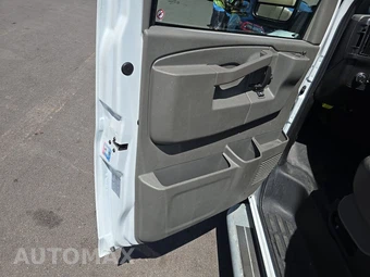 2025 GMC Savana 2500 Cargo Van 1WT 135.0" WB - miniatura 9