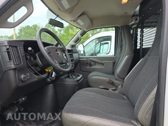 2025 GMC Savana 2500 Cargo Van 1WT 135.0" WB - miniatura 7