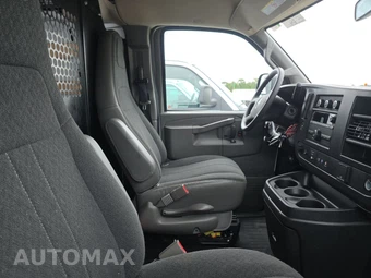 2025 GMC Savana 2500 Cargo Van 1WT 135.0" WB - miniatura 8