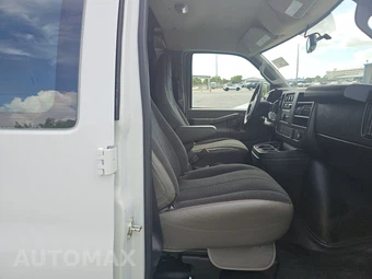 2025 GMC Savana 2500 Cargo Van 1WT 135.0" WB - miniatura 8