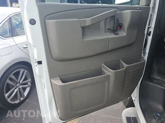 2025 GMC Savana 2500 Cargo Van 1WT 135.0" WB - miniatura 9