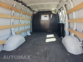 2025 GMC Savana 2500 Cargo Van 1WT 135.0" WB - miniatura 15