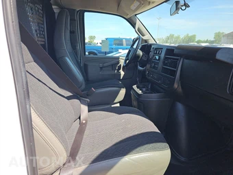 2025 GMC Savana 2500 Cargo Van 1WT 135.0" WB - miniatura 8