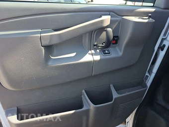 2025 GMC Savana 2500 Cargo Van 1WT 135.0" WB - miniatura 9