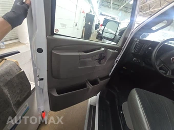 2025 GMC Savana 2500 Cargo Van 1WT 135.0" WB - miniatura 9