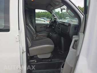 2025 GMC Savana 2500 Cargo Van 1WT 135.0" WB - miniatura 8