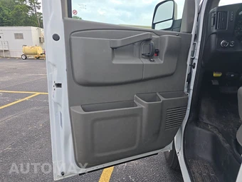 2025 GMC Savana 2500 Cargo Van 1WT 135.0" WB - miniatura 9