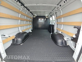 2025 GMC Savana 2500 Cargo Van 1WT 135.0" WB - miniatura 15