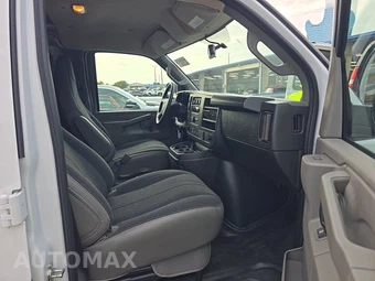 2025 GMC Savana 2500 Cargo Van 1WT 135.0" WB - miniatura 8