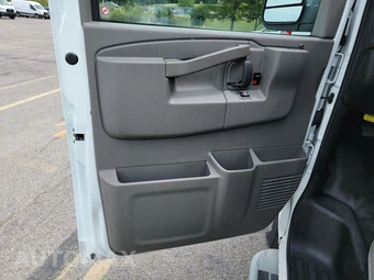 2025 GMC Savana 2500 Cargo Van 1WT 135.0" WB - miniatura 9
