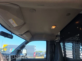 2025 GMC Savana 2500 Cargo Van 1WT 135.0" WB - miniatura 16
