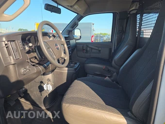 2025 GMC Savana 2500 Cargo Van 1WT 135.0" WB - miniatura 7