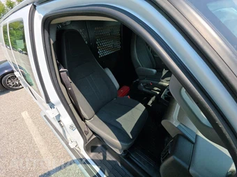 2025 GMC Savana 2500 Cargo Van 1WT 135.0" WB - miniatura 8