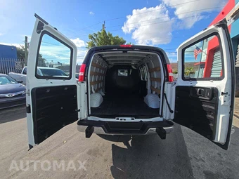 2025 GMC Savana 2500 Cargo Van 1WT 135.0" WB - miniatura 10