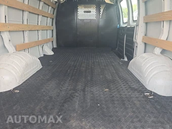 2025 GMC Savana 2500 Cargo Van 1WT 135.0" WB - miniatura 17