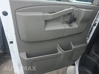 2025 GMC Savana 2500 Cargo Van 1WT 135.0" WB - miniatura 9