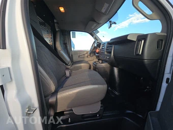 2025 GMC Savana 2500 Cargo Van 1WT 135.0" WB - miniatura 8