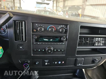 2025 GMC Savana 2500 Cargo Van 1WT 135.0" WB - miniatura 11