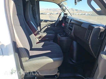 2025 GMC Savana 2500 Cargo Van 1WT 135.0" WB - miniatura 8