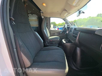 2025 GMC Savana 2500 Cargo Van 1WT 135.0" WB - miniatura 8