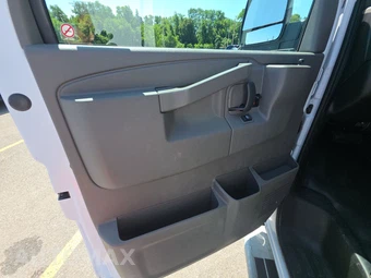 2025 GMC Savana 2500 Cargo Van 1WT 135.0" WB - miniatura 9