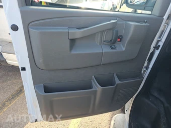 2025 GMC Savana 2500 Cargo Van 1WT 135.0" WB - miniatura 9