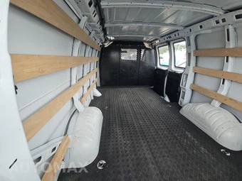 2025 GMC Savana 2500 Cargo Van 1WT 135.0" WB - miniatura 15