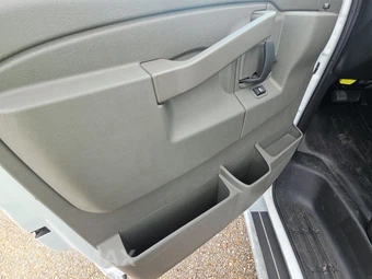 2025 GMC Savana 2500 Cargo Van 1WT 135.0" WB - miniatura 9