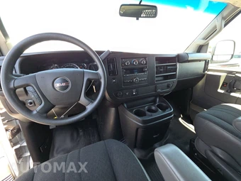 2025 GMC Savana 2500 Cargo Van 1WT 135.0" WB - miniatura 11
