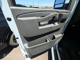 2025 GMC Savana 2500 Cargo Van 1WT 135.0" WB - miniatura 9