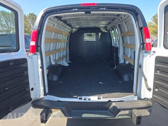 2025 GMC Savana 2500 Cargo Van 1WT 135.0" WB - miniatura 16