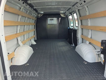 2025 GMC Savana 2500 Cargo Van 1WT 135.0" WB - miniatura 15