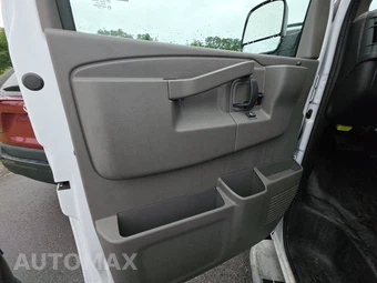 2025 GMC Savana 2500 Cargo Van 1WT 135.0" WB - miniatura 9
