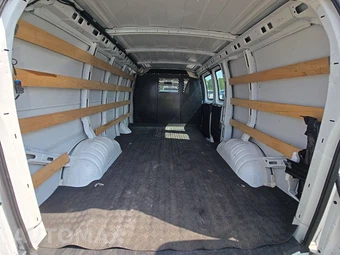2025 GMC Savana 2500 Cargo Van 1WT 135.0" WB - miniatura 15