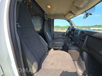 2025 GMC Savana 2500 Cargo Van 1WT 135.0" WB - miniatura 8